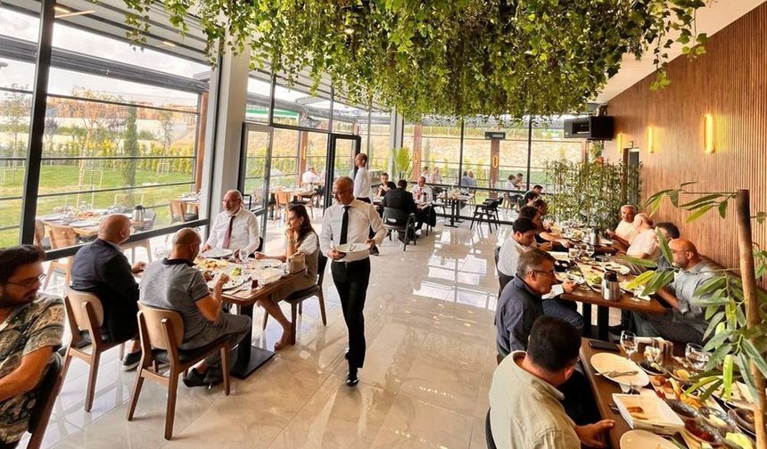 Restoranlarda servis ve kuver ücreti yasaklandı