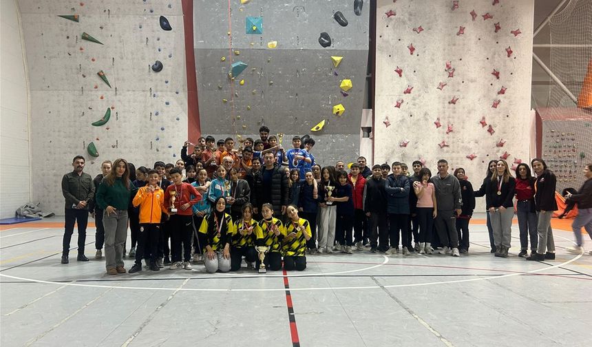Sporcular Nevşehir’de tırmanışta yarıştı