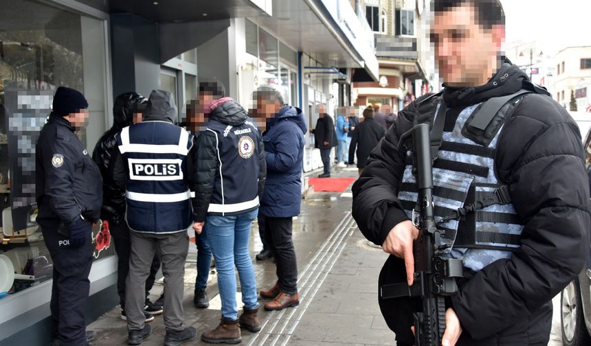 Polis 1592 kişiyi sorguladı, 540 aracı denetledi