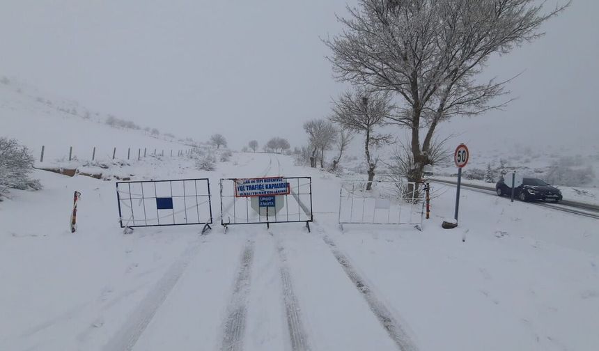Kar ve tipi hayatı olumsuz etkiliyor: Ürgüp’te yol kapatıldı