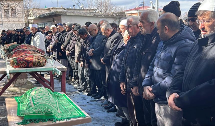 Acıgöl’de anne, baba ve bebekleri gözyaşları içinde toprağa verildi