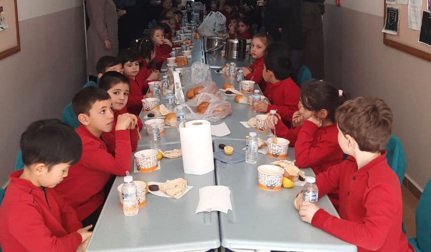 Küçük kalpler ramazanı oruçla yaşadı