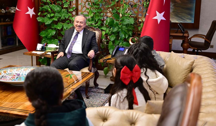 Vali Fidan, minik misafirlerini makamında ağırladı