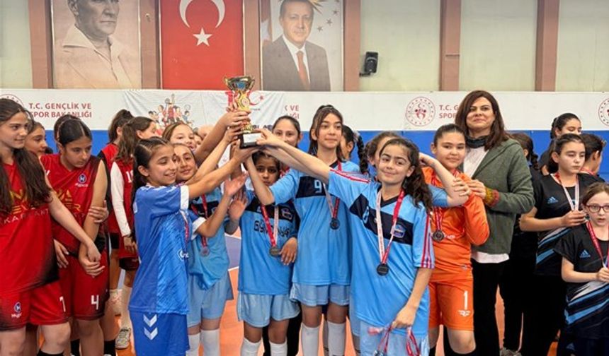 Nevşehir'de final heyecanı: Hentbolda şampiyonlar belli oldu