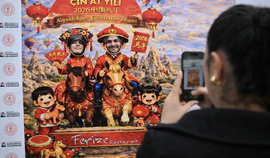 Kapadokya’da büyüleyici atmosfer: Vadiler kırmızıya büründü