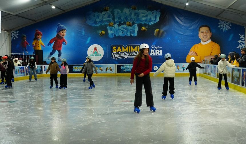 Nevşehir’de bir ilk: Mobil buz pateni pisti hizmete açıldı