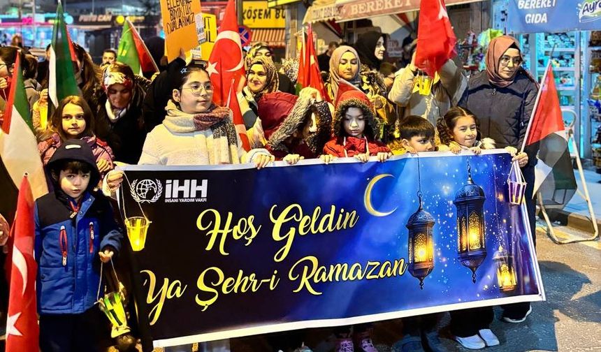 Nevşehir’de ramazan sevinci sokaklara taştı! Çocuklar geceyi aydınlattı