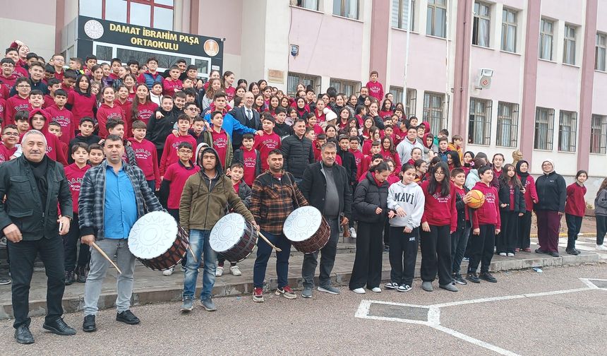 Güzelyurt Mahallesi’nde ramazan davul ve zurnayla karşılandı