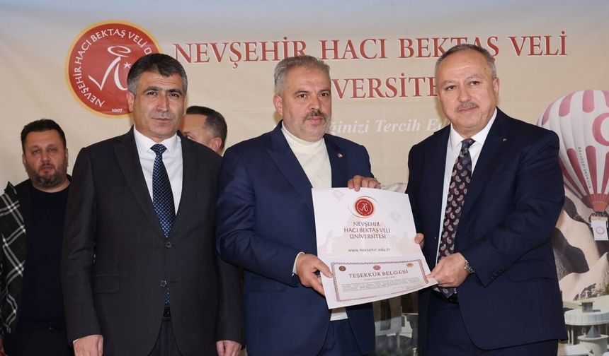 NEVÜ’den Kızılay’a teşekkür plaketi