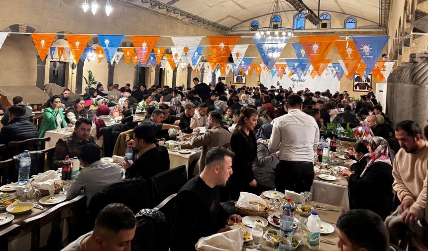 AK Partililer ‘Vefa İftarı’nda bir araya geldi