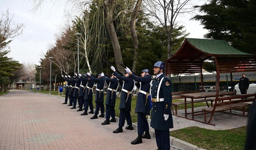 18 Mart’ta şehitler için çelenk sunuldu