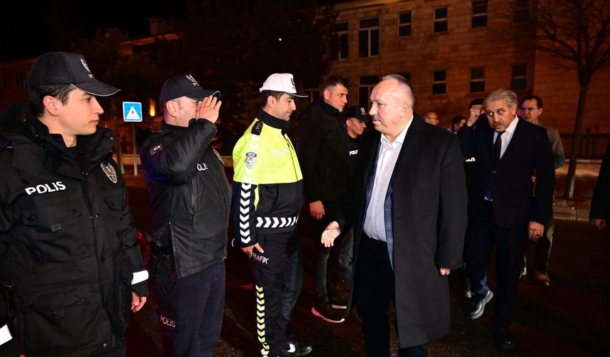 Nevşehir protokolü polislerle sahur sofrasında