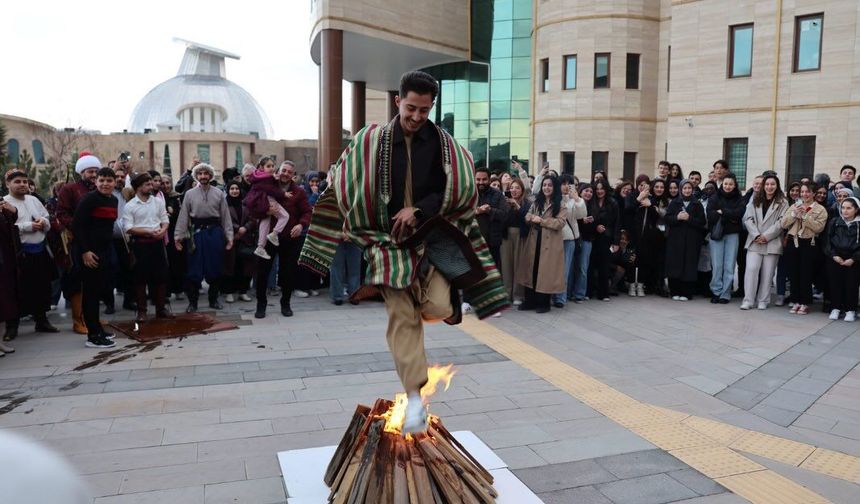 NEVÜ’de nevruz coşkusu! Ateş yakıldı, demir dövüldü