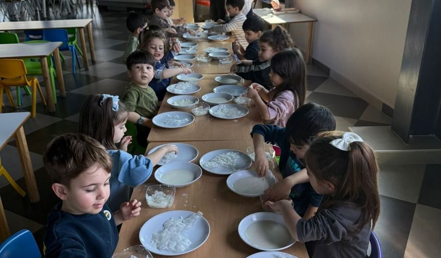 Minik eller ramazan tatlısı yaptı