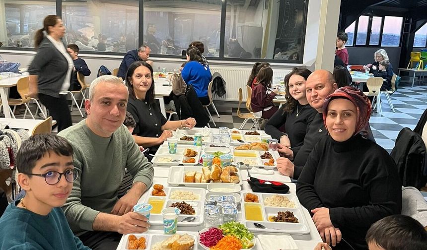 Simya Koleji ailesi iftar sofrasında bir araya geldi