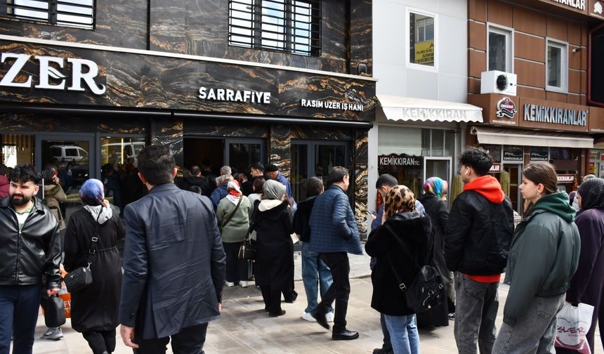 Nevşehir’de sarrafların önünde altın kuyruğu