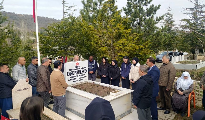 Şehit polis Emre Fıstıkeken kabri başında anıldı