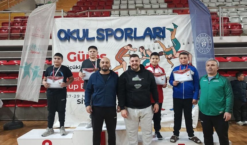Nevşehirli güreşçiler Türkiye şampiyonasında fark yarattı
