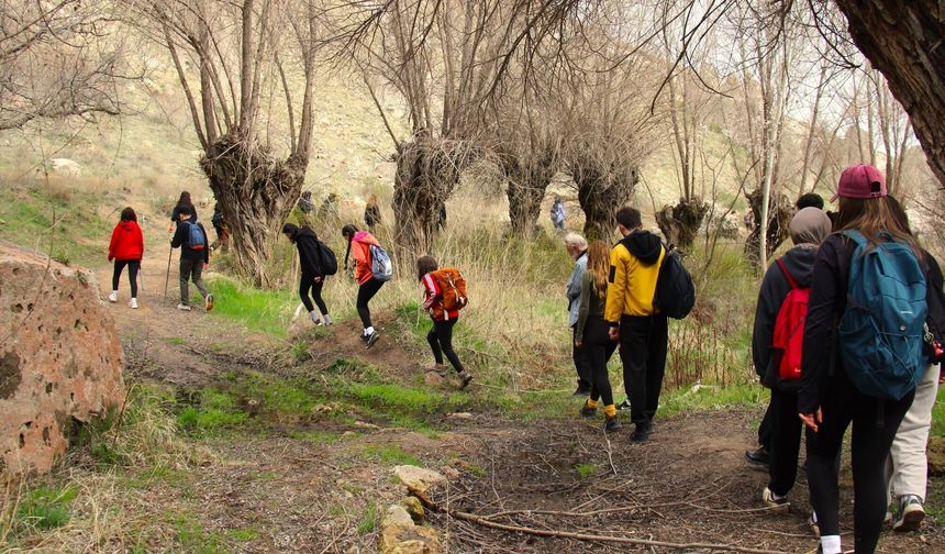 NEVÜ Dağcılık Kulübü Avla Kanyonu’nda sınırları zorladı