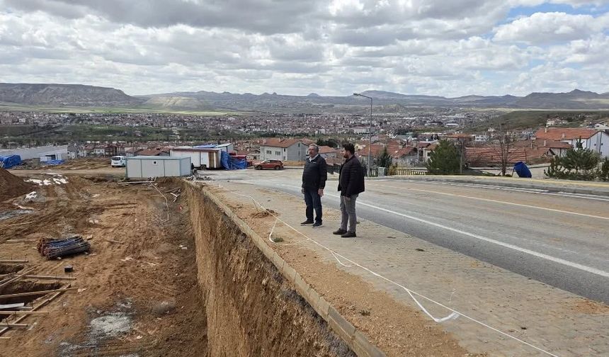 Başkan Sarıtaş, TOKİ ilkokulu inşaatında çalışmaları yerinde inceledi
