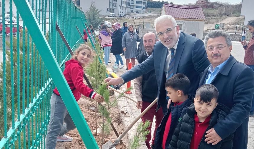 ÇEDES’ten doğaya büyük katkı: Okullarda binlerce fidan dikildi