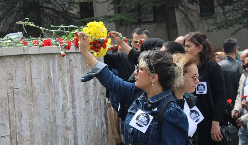 Öğretmenlerden eğitimde şiddete karşı sessiz oturma eylemi