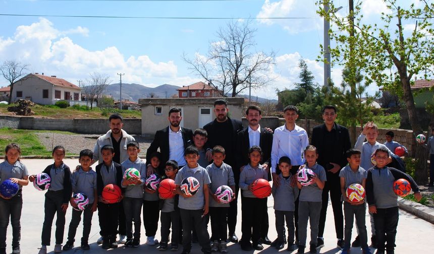 23 Nisan’da köy okulunda bayram sevinci renkli görüntülere sahne oldu