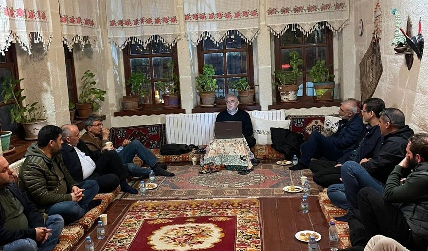 Konak Sohbetleri'ne yoğun ilgi: Kur’an üzerine dikkat çeken konuşma