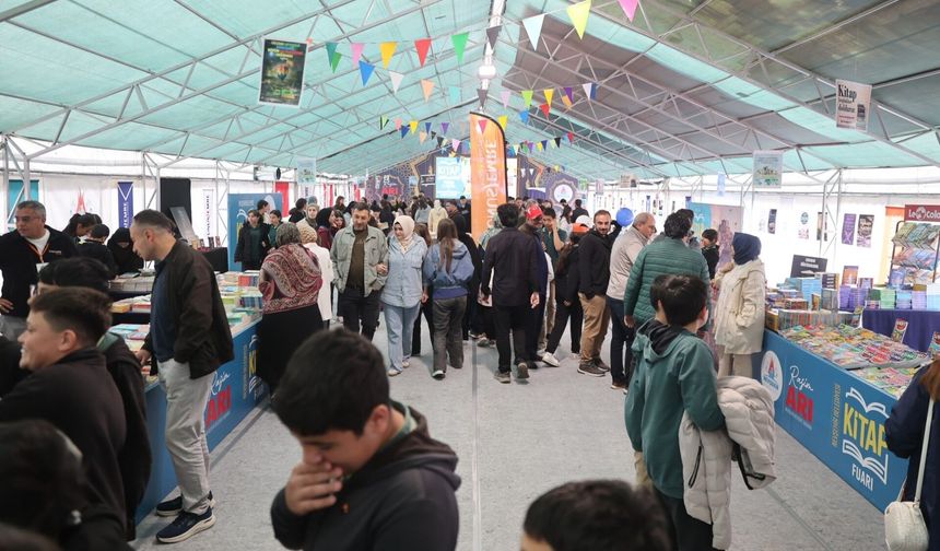 Nevşehir Kitap Fuarı son gününde yoğun ilgiyle devam ediyor