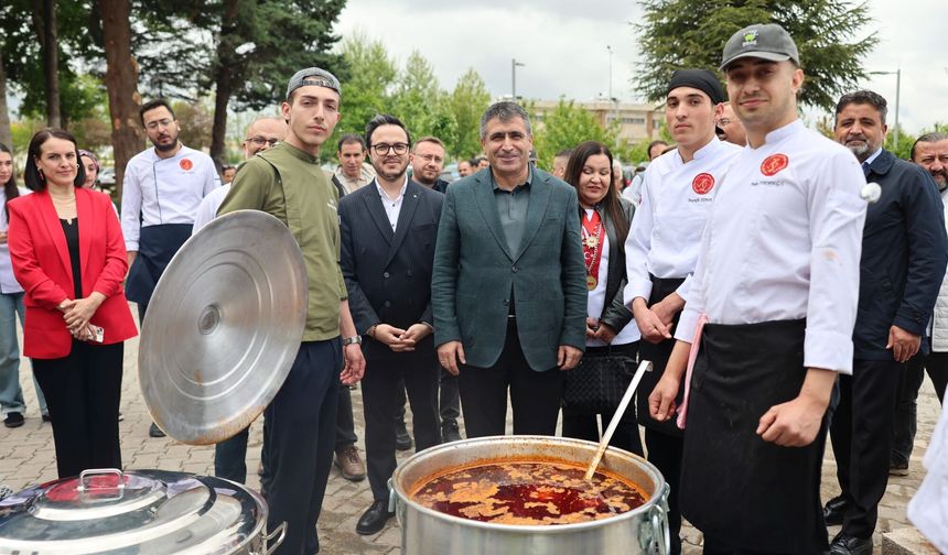 NEVÜ’de asırlık tatlar tanıtıldı: Kapadokya’nın lezzetleri göz doldurdu