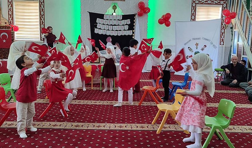 Nevşehir'de küçük yüreklerden büyük program