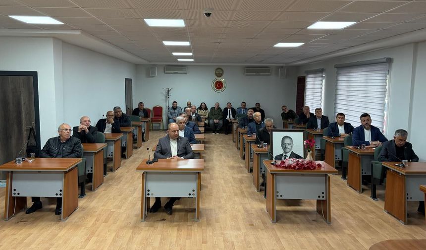 Nevşehir’de gündem öncesi duygusal anlar: Koltuğuna karanfiller bırakıldı