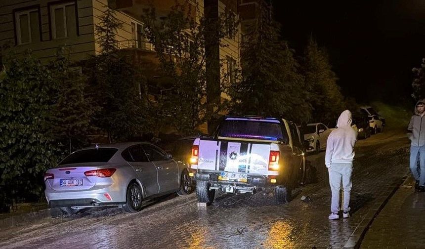 Nevşehir’de kontrolden çıkan otomobil direğe çarptı