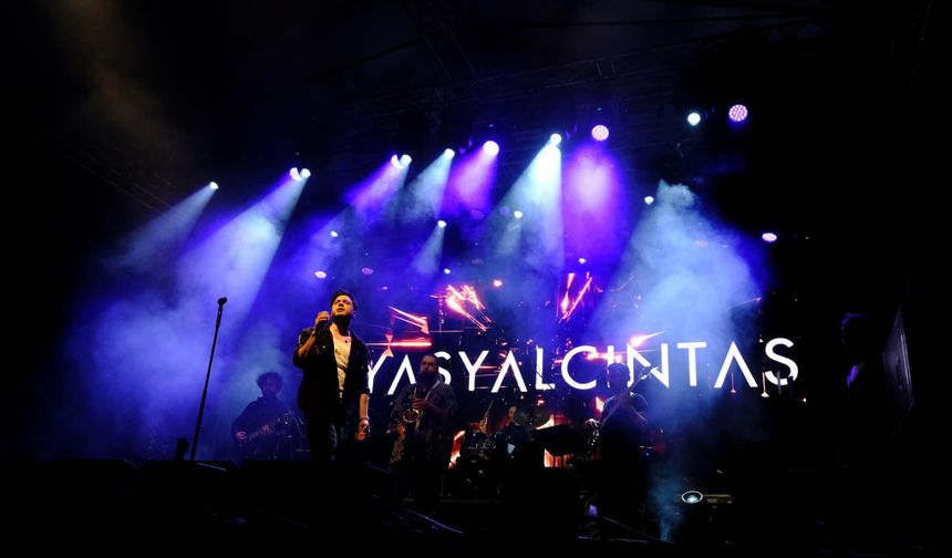 İlyas Yalçıntaş Gülşehir’i salladı! Festival finalinde büyük coşku