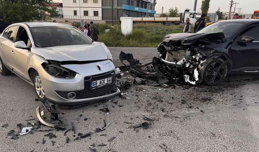 Aksaray-Nevşehir yolunda zincirleme kaza: 4 yaralı