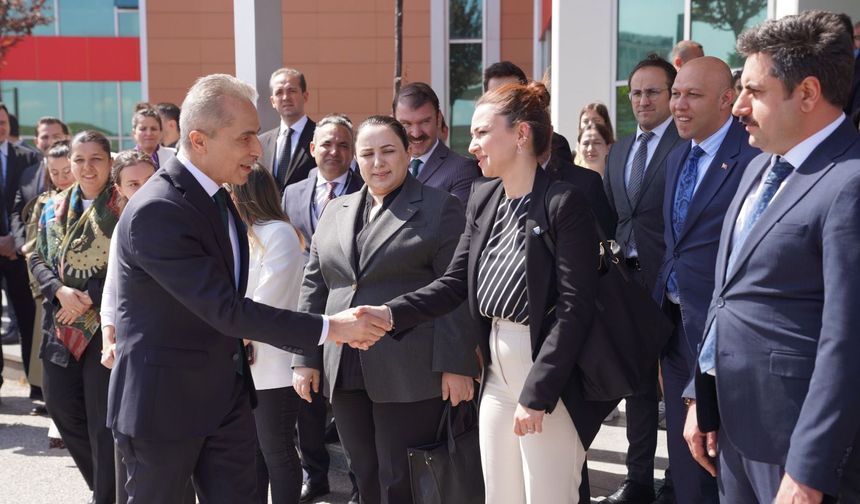 Nevşehir’in yeni valisi Kök, Göç İdaresi personeliyle vedalaştı