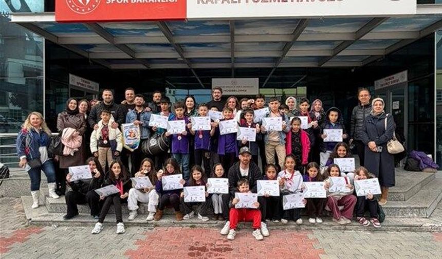 Nevşehir’de triatlon rüzgarı! Genç yeteneklerden büyük başarı