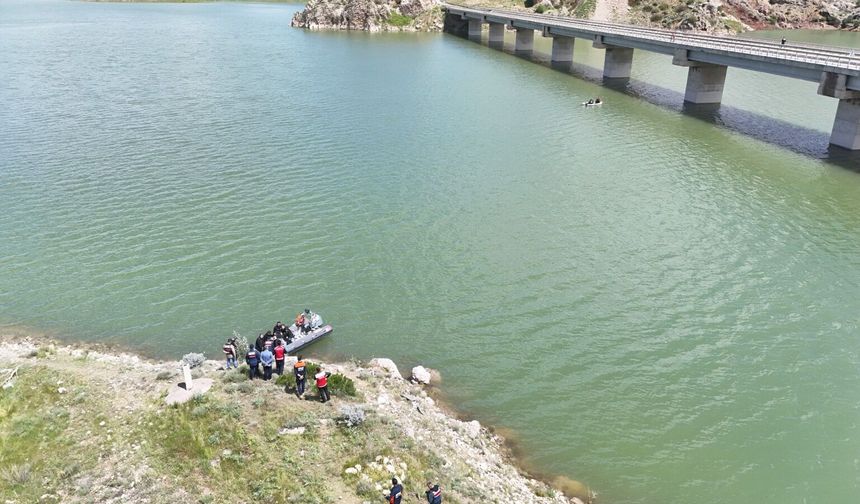 Kızılırmak'a düşen genci arama çalışması devam ediyor