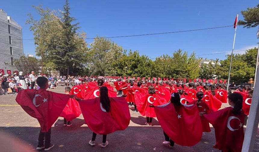 Minik kalplerden büyük gösteri: Veliler hayranlıkla izledi