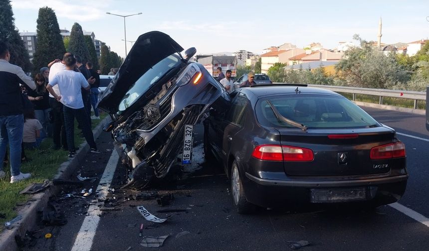 Nevşehir-Aksaray yolunda peş peşe çarpışma: 5 kişi yaralandı