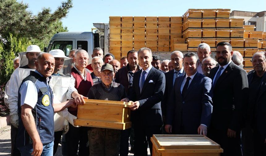 Nevşehir’de bal üretimi için büyük hamle! Arılı kovanlar teslim edildi