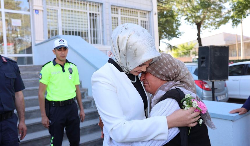 Görev yeri değişti, Derinkuyu onu gözyaşlarıyla uğurladı