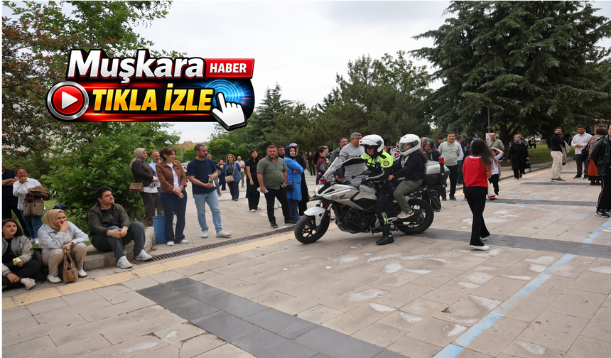 Dakikalarla yarıştılar: Polis 11 öğrenciyi sınav salonuna ulaştırdı