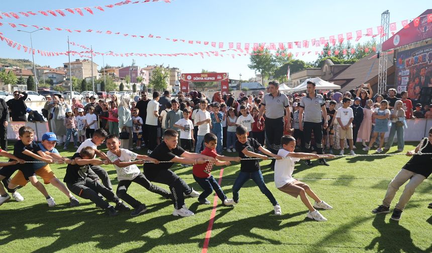 Karne hediyesi Başkan Arı'ndan! Çocuklar eğlenceye doydu