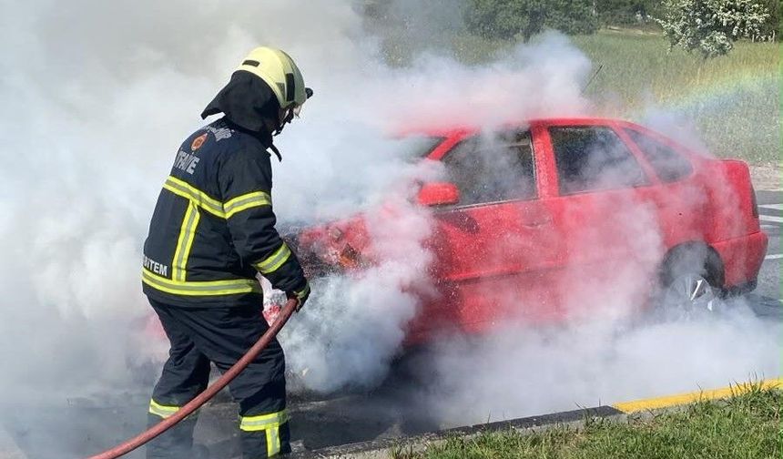 Nevşehir’de korku dolu anlar: Seyir halindeki araç alev aldı