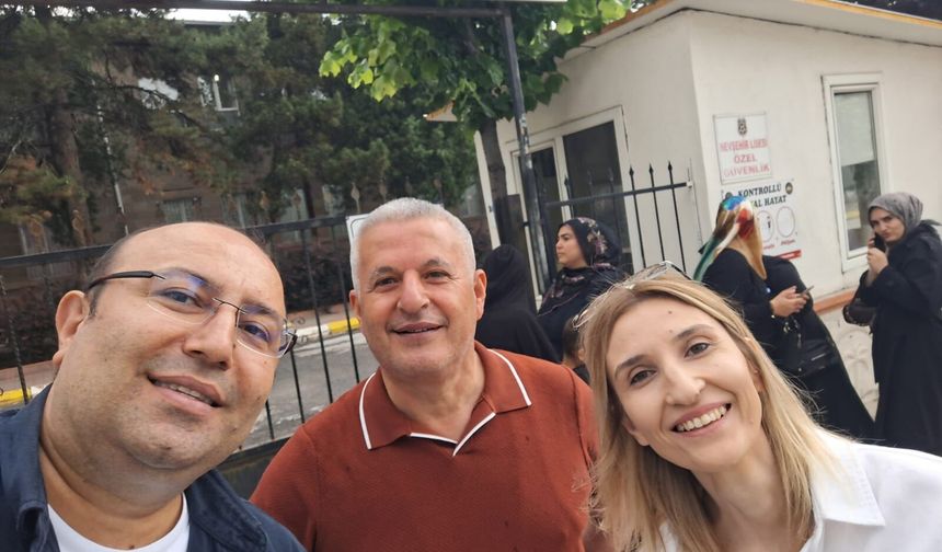 Simya Koleji, LGS sabahında öğrencilerini yalnız bırakmadı