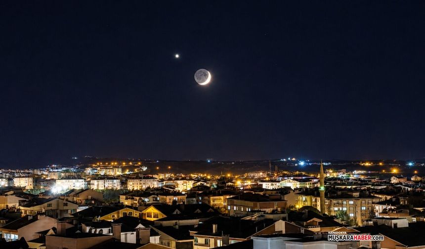 Nevşehir'de gökyüzünde ay ve yıldız buluştu!