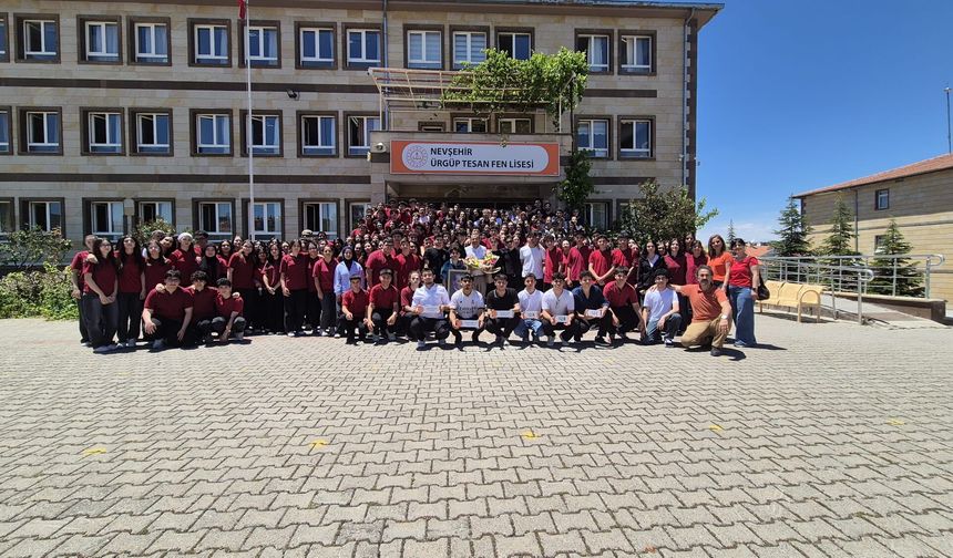 8 yıllık dönem sona erdi! Ürgüp Fen Lisesi’nde duygulandıran veda