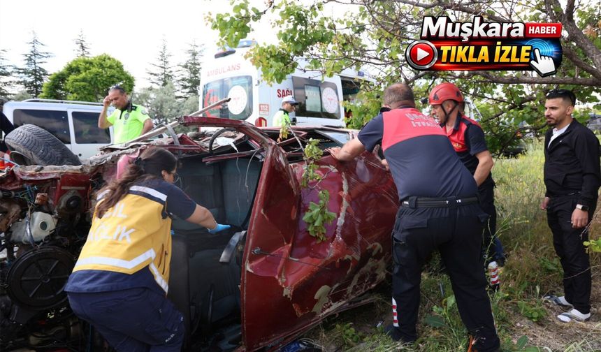 YKS yolunda kaza! Sınava giden gençlerin aracı takla attı: 3 yaralı