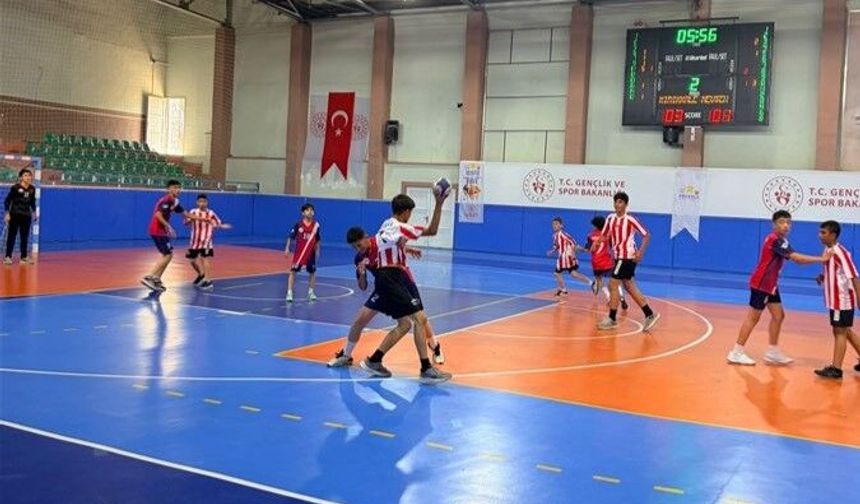 Üst tur bileti için kritik maç başladı! Nevşehir'de kıran kırana mücadele